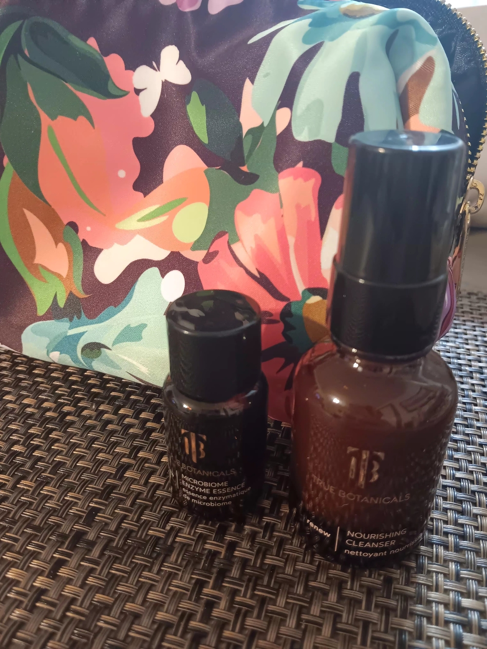Nourishing Cleanser & Microbiome Enzyme Essence in Brown